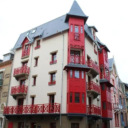 Appartement Appartement d'une chambre avec vue sur la ville balcon et wifi a Mers les Bains a 3 km de la plage C *