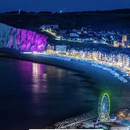 Appartement d'une chambre avec vue sur la ville balcon et wifi a Mers les Bains a 3 km de la plage C *